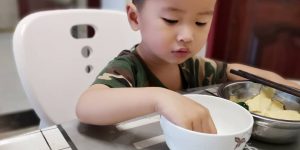 周末在家包饺子