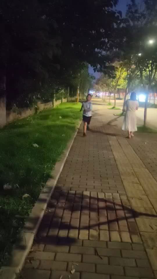 正在努力跑步的我